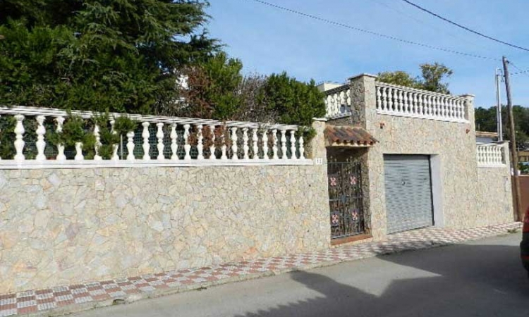 Вилла ROSA BLANCA с бассейном, расположенная в урбанизации Льорет Блау в 6 км от Льорет де Мар Вилла ROSA BLANCA с бассейном, расположенная в урбанизации Льорет Блау в 6 км от Льорет де Мар