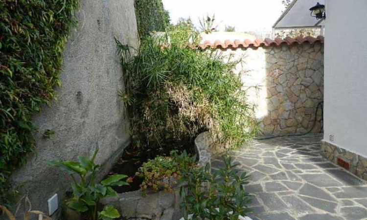 Вилла ROSA BLANCA с бассейном, расположенная в урбанизации Льорет Блау в 6 км от Льорет де Мар Вилла ROSA BLANCA с бассейном, расположенная в урбанизации Льорет Блау в 6 км от Льорет де Мар