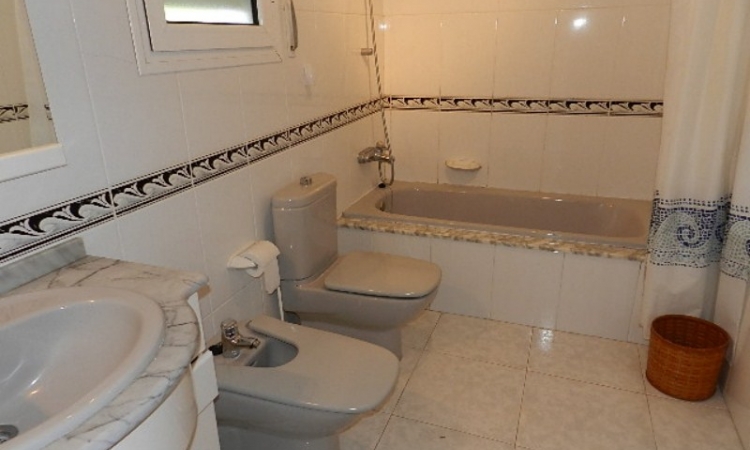 Вилла ROSA BLANCA с бассейном, расположенная в урбанизации Льорет Блау в 6 км от Льорет де Мар Вилла ROSA BLANCA с бассейном, расположенная в урбанизации Льорет Блау в 6 км от Льорет де Мар