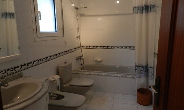 Вилла ROSA BLANCA с бассейном, расположенная в урбанизации Льорет Блау в 6 км от Льорет де Мар Вилла ROSA BLANCA с бассейном, расположенная в урбанизации Льорет Блау в 6 км от Льорет де Мар