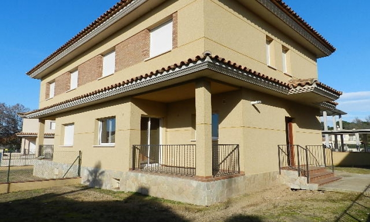 Коттедж в урбанизации Mas Flassia, в тихом жилом районе города Видререс (Vidreres) Коттедж в урбанизации Mas Flassia, в тихом жилом районе города Видререс (Vidreres)