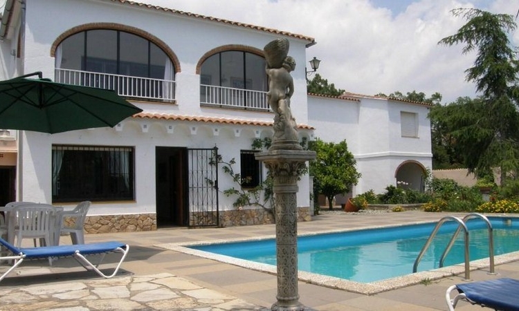 Вилла PRIMAVERA с бассейном, расположенная в урбанизации Льорет Верт в 5 км от Льорет де Мар Вилла PRIMAVERA с бассейном, расположенная в урбанизации Льорет Верт в 5 км от Льорет де Мар