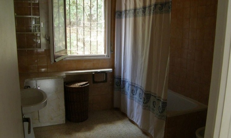 Вилла SOL I PINS с бассейном, расположенная в урбанизации Льорет Блау в 6 км от Льорет де Мар. Вилла SOL I PINS с бассейном, расположенная в урбанизации Льорет Блау в 6 км от Льорет де Мар.