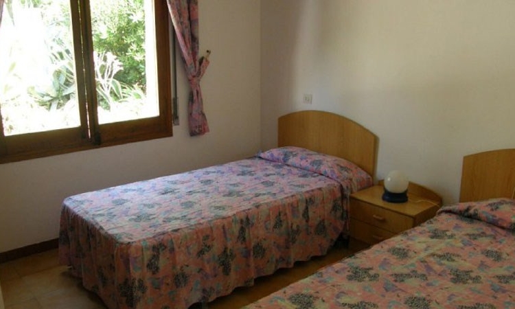 Вилла SOL I PINS с бассейном, расположенная в урбанизации Льорет Блау в 6 км от Льорет де Мар. Вилла SOL I PINS с бассейном, расположенная в урбанизации Льорет Блау в 6 км от Льорет де Мар.