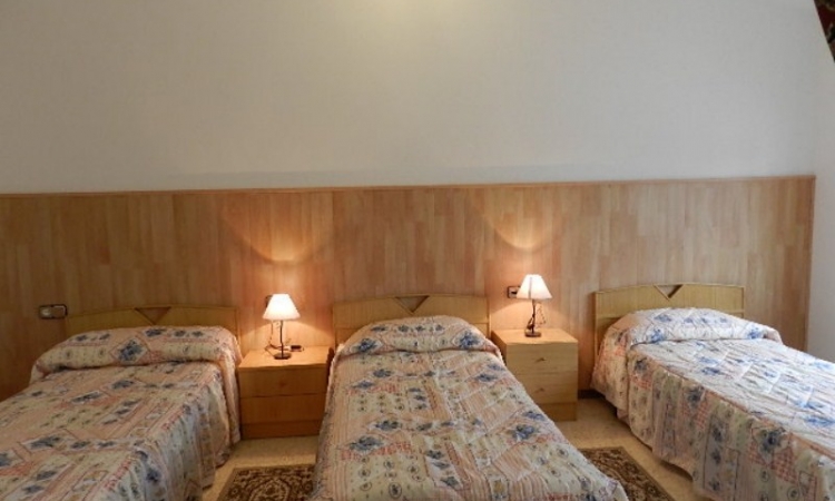 Вилла PRIMAVERA с бассейном, расположенная в урбанизации Льорет Верт в 5 км от Льорет де Мар Вилла PRIMAVERA с бассейном, расположенная в урбанизации Льорет Верт в 5 км от Льорет де Мар