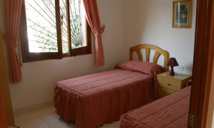 Вилла SOL I PINS с бассейном, расположенная в урбанизации Льорет Блау в 6 км от Льорет де Мар. Вилла SOL I PINS с бассейном, расположенная в урбанизации Льорет Блау в 6 км от Льорет де Мар.