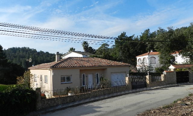 Вилла PRIMAVERA с бассейном, расположенная в урбанизации Льорет Верт в 5 км от Льорет де Мар Вилла PRIMAVERA с бассейном, расположенная в урбанизации Льорет Верт в 5 км от Льорет де Мар