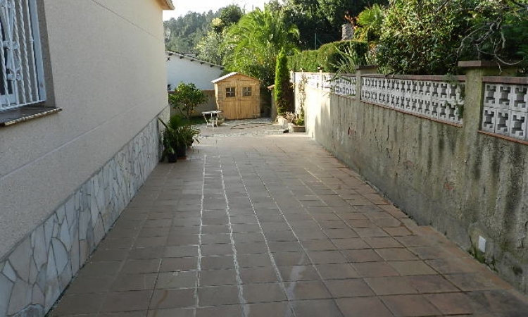 Вилла PRIMAVERA с бассейном, расположенная в урбанизации Льорет Верт в 5 км от Льорет де Мар Вилла PRIMAVERA с бассейном, расположенная в урбанизации Льорет Верт в 5 км от Льорет де Мар