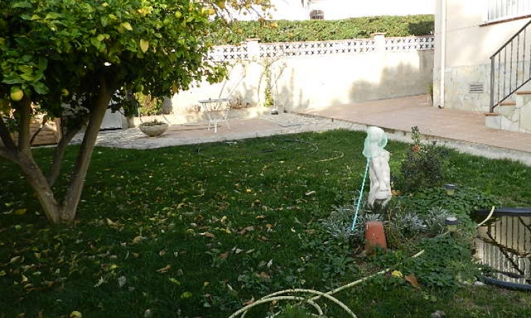 Вилла PRIMAVERA с бассейном, расположенная в урбанизации Льорет Верт в 5 км от Льорет де Мар Вилла PRIMAVERA с бассейном, расположенная в урбанизации Льорет Верт в 5 км от Льорет де Мар