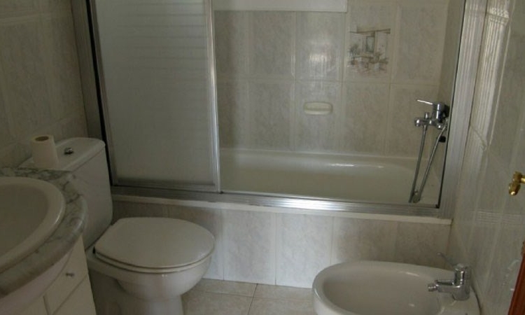 Вилла SOL I PINS с бассейном, расположенная в урбанизации Льорет Блау в 6 км от Льорет де Мар. Вилла SOL I PINS с бассейном, расположенная в урбанизации Льорет Блау в 6 км от Льорет де Мар.