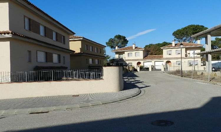 Коттедж в урбанизации Mas Flassia, в тихом жилом районе города Видререс (Vidreres) Коттедж в урбанизации Mas Flassia, в тихом жилом районе города Видререс (Vidreres)