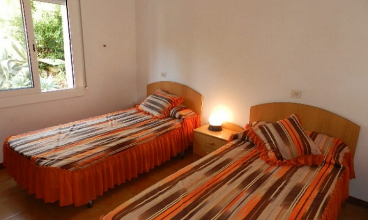 Вилла SOL I PINS с бассейном, расположенная в урбанизации Льорет Блау в 6 км от Льорет де Мар. Вилла SOL I PINS с бассейном, расположенная в урбанизации Льорет Блау в 6 км от Льорет де Мар.