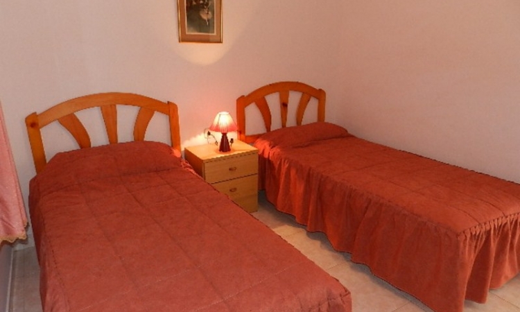 Вилла SOL I PINS с бассейном, расположенная в урбанизации Льорет Блау в 6 км от Льорет де Мар. Вилла SOL I PINS с бассейном, расположенная в урбанизации Льорет Блау в 6 км от Льорет де Мар.