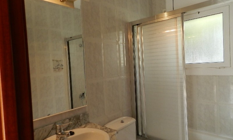 Вилла SOL I PINS с бассейном, расположенная в урбанизации Льорет Блау в 6 км от Льорет де Мар. Вилла SOL I PINS с бассейном, расположенная в урбанизации Льорет Блау в 6 км от Льорет де Мар.